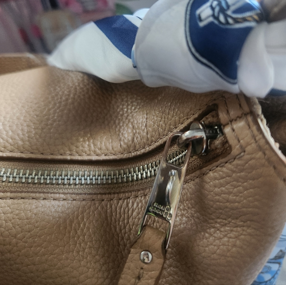 Marc Jacobs LargeTaupe Leather Shoulder Bag EUC - Picture 7 of 14
